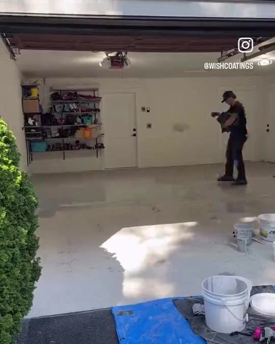Broadcasting vinyl flake across a wet epoxy base